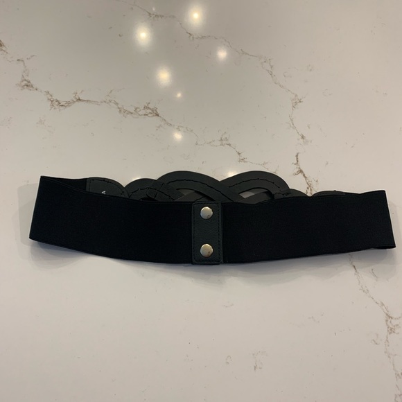 Black Faux Leather Gold Link Knotted Stretchy Belt With Snap Closure Size Medium - Picture 4 of 7